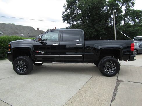 Used 2019 Chevrolet Silverado 2500 LTZ w/ Duramax Plus Package AWD/4WD image 8