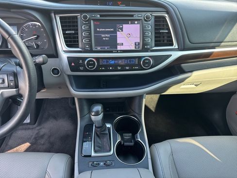 Used 2015 Toyota Highlander Limited image 50