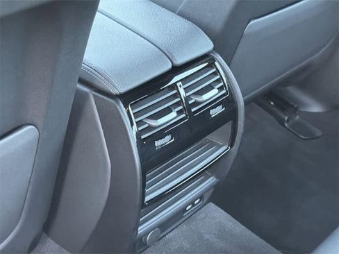 Used 2023 BMW 530e xDrive image 31