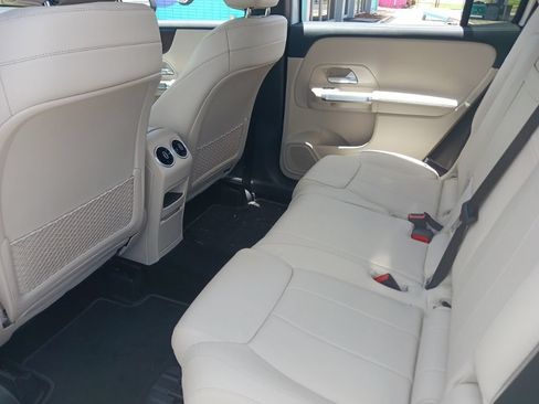 Used 2021 Mercedes-Benz GLB 250 4MATIC image 13