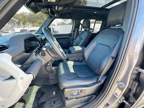 Used 2023 Land Rover Defender 130 SE image 23
