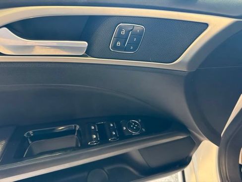 Used 2016 Ford Fusion SE w/ Equipment Group 202A FWD image 10