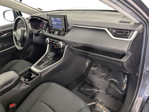 Used 2021 Toyota RAV4 XLE w/ Convenience Package FWD image 29