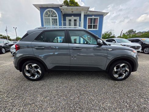 Used 2023 Hyundai Venue SEL FWD image 6