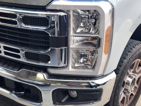 Used 2025 Ford F250 XLT w/ FX4 Off-Road Package AWD/4WD image 8