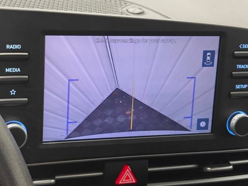 Used 2021 Hyundai Elantra SE FWD image 8