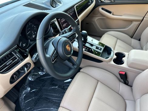 New 2026 Porsche Macan image 4