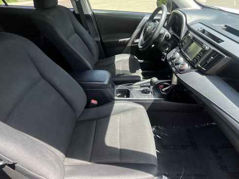 Used 2017 Toyota RAV4 LE AWD/4WD image 11
