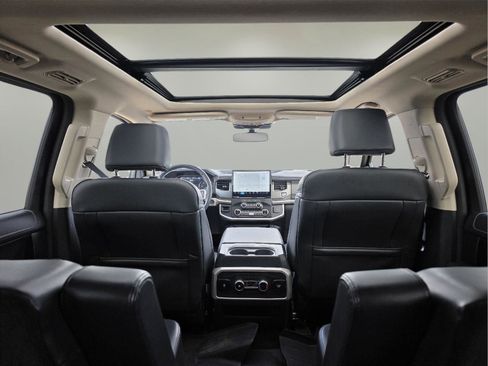 Used 2023 Ford Expedition XLT AWD/4WD image 4