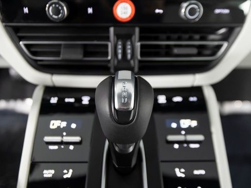 New 2026 Porsche Macan image 25