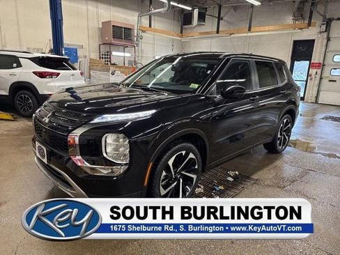 Used 2024 Mitsubishi Outlander SE AWD/4WD image 1