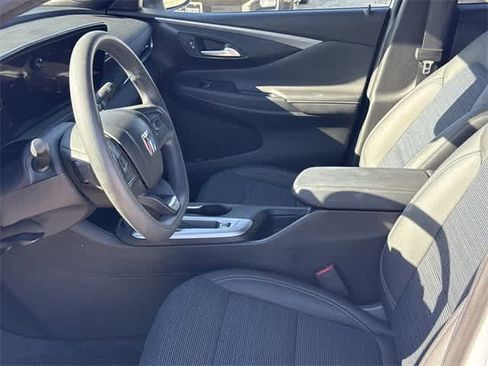 Used 2025 Buick Envista Preferred image 11