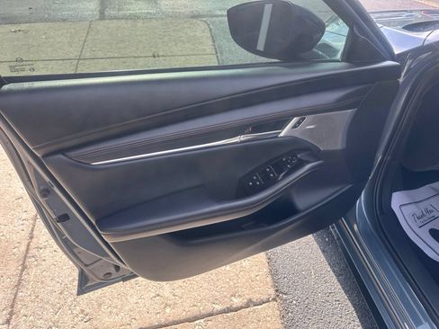 Used 2023 MAZDA MAZDA3 s FWD image 17