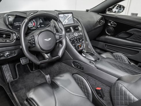 Used 2023 Aston Martin DBS Coupe RWD image 3