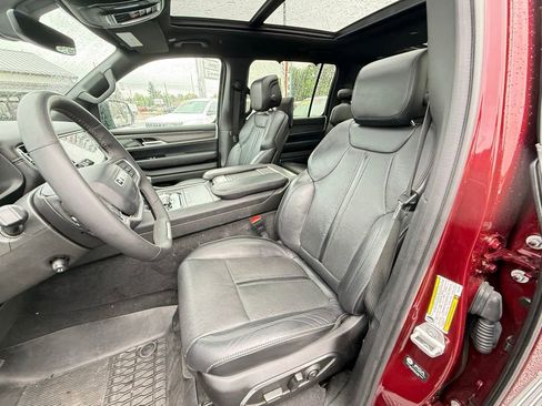 Used 2024 Jeep Wagoneer Series III w/ Premium Group I AWD/4WD image 21