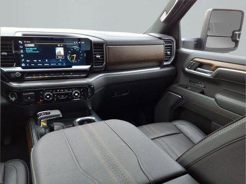 Used 2024 Chevrolet Silverado 1500 High Country w/ High Country Premium Package image 10
