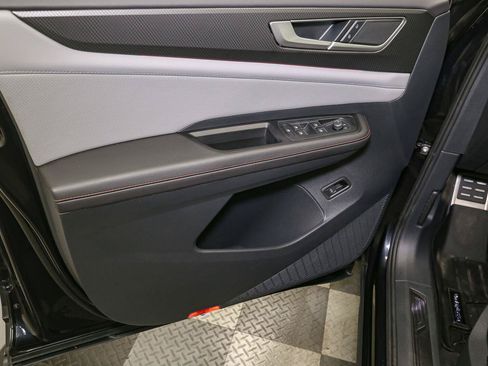 Certified 2025 Volkswagen Atlas Peak Edition SE AWD/4WD image 41