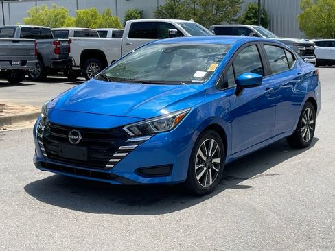 Used 2024 Nissan Versa SV FWD image 3