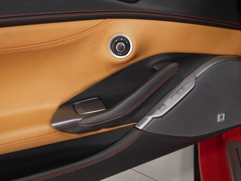 Used 2019 Ferrari Portofino RWD image 40