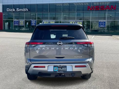 Used 2024 Nissan Pathfinder Platinum image 5