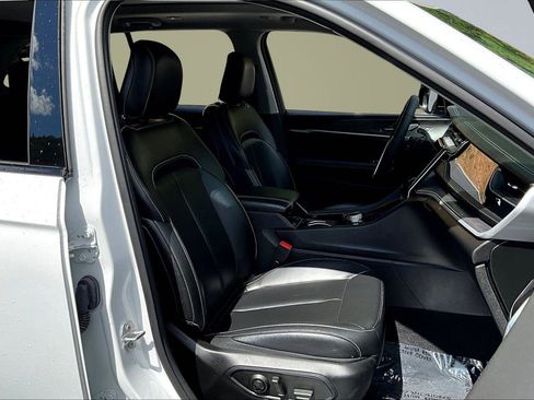 Used 2023 Jeep Grand Cherokee 4WD 4xe image 7