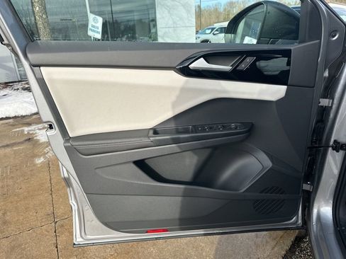 New 2026 Volkswagen Taos S image 10