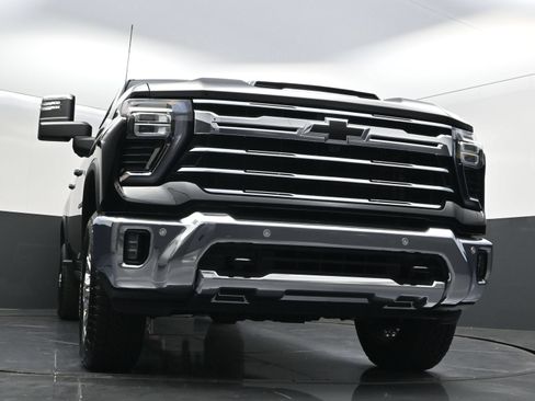 New 2026 Chevrolet Silverado 2500 LTZ w/ LTZ Convenience Package AWD/4WD image 43