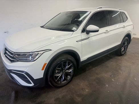 Used 2024 Volkswagen Tiguan SE AWD/4WD image 1