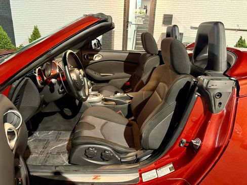 Used 2016 Nissan 370Z Roadster RWD image 14
