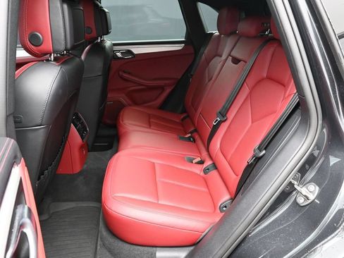 Used 2024 Porsche Macan AWD/4WD image 17
