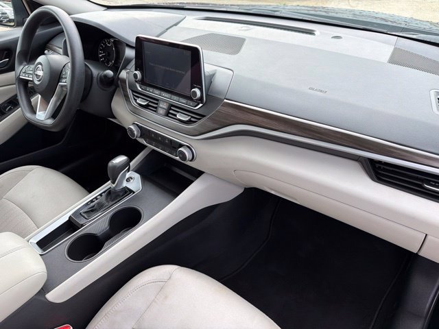 Used 2025 Nissan Altima 2.5 SV FWD image 11