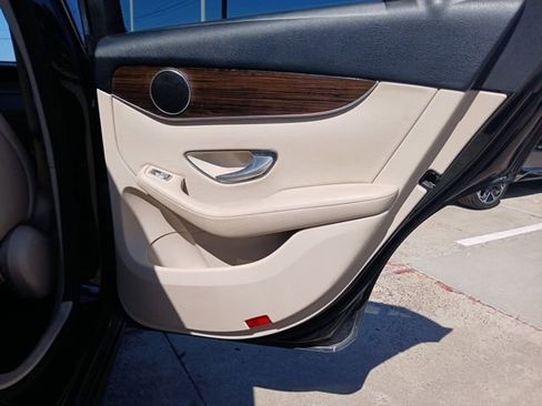 Used 2019 Mercedes-Benz GLC 300 image 11