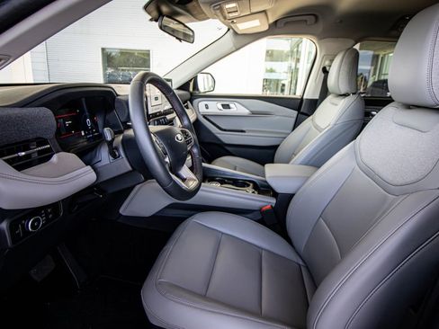 Used 2025 Ford Explorer Active w/ Active Comfort Package RWD image 23