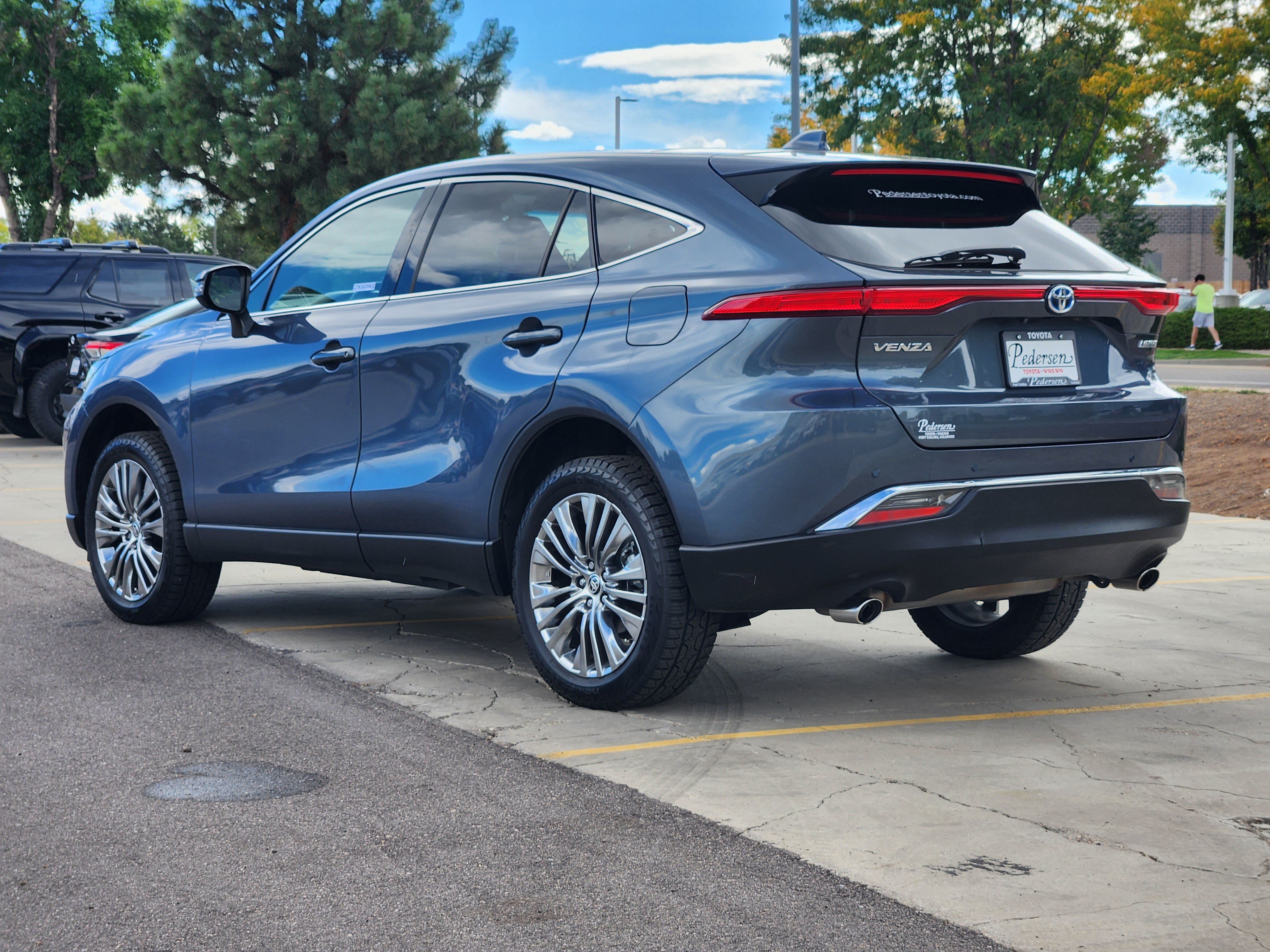 Certified 2023 Toyota Venza Limited AWD/4WD image 4
