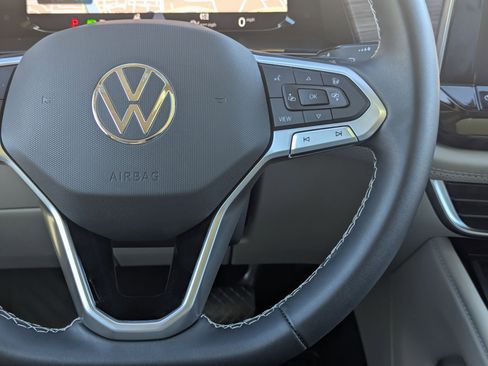 Used 2025 Volkswagen Atlas SEL image 21