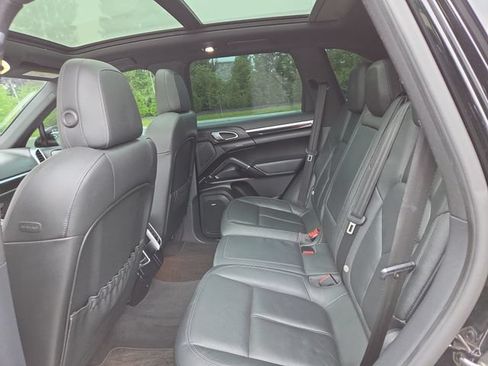 Used 2013 Porsche Cayenne S AWD/4WD image 31