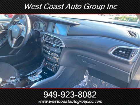 Used 2019 INFINITI QX30 image 12