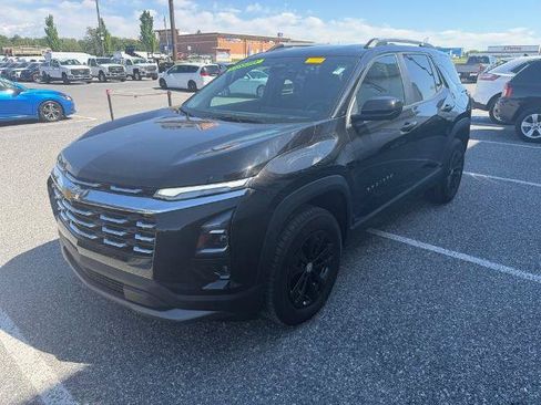 Used 2025 Chevrolet Equinox LT w/ Convenience Package II AWD/4WD image 4