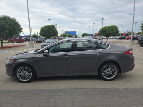 Used 2014 Ford Fusion SE w/ Equipment Group 202A FWD image 2