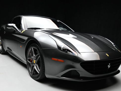 Used 2016 Ferrari California T image 39