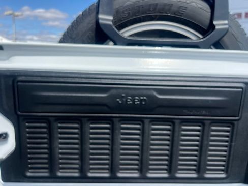 Used 2023 Jeep Wrangler Unlimited Sahara AWD/4WD image 60