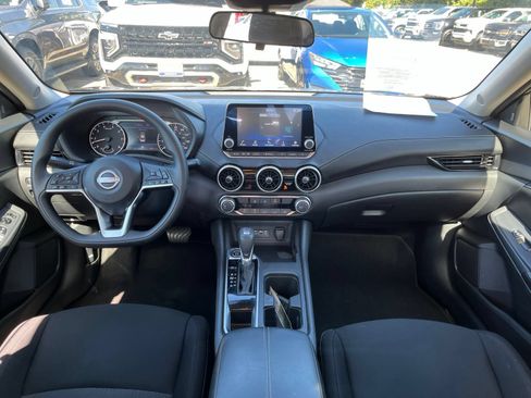 Used 2024 Nissan Sentra SV FWD image 9