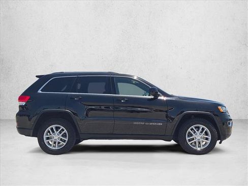 Used 2017 Jeep Grand Cherokee Laredo w/ Quick Order Package 23E AWD/4WD image 4