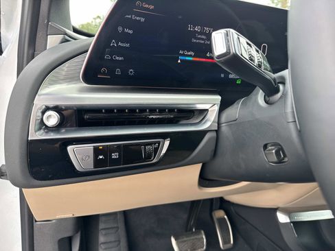 New 2025 Cadillac Lyriq Luxury image 34