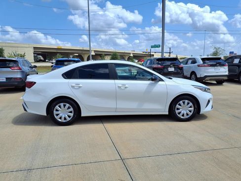 Used 2024 Kia Forte LX FWD image 8