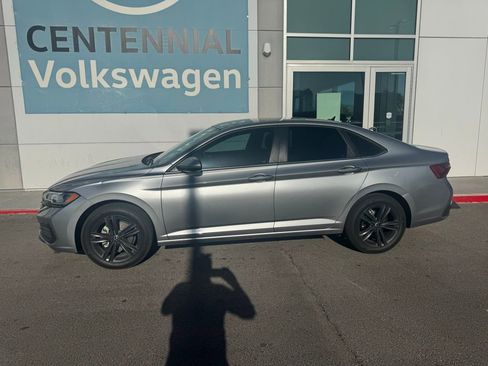 Used 2024 Volkswagen Jetta SE image 5