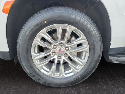 Used 2024 GMC Yukon XL SLE image 27