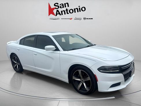 Used 2017 Dodge Charger SE w/ Power Sunroof Group RWD image 1