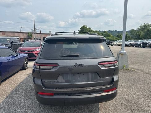 Used 2023 Jeep Grand Cherokee L Laredo AWD/4WD image 4