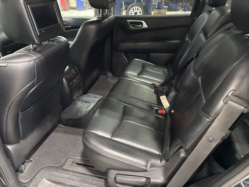 Used 2015 Nissan Pathfinder Platinum w/ Family Entertainment Package image 6